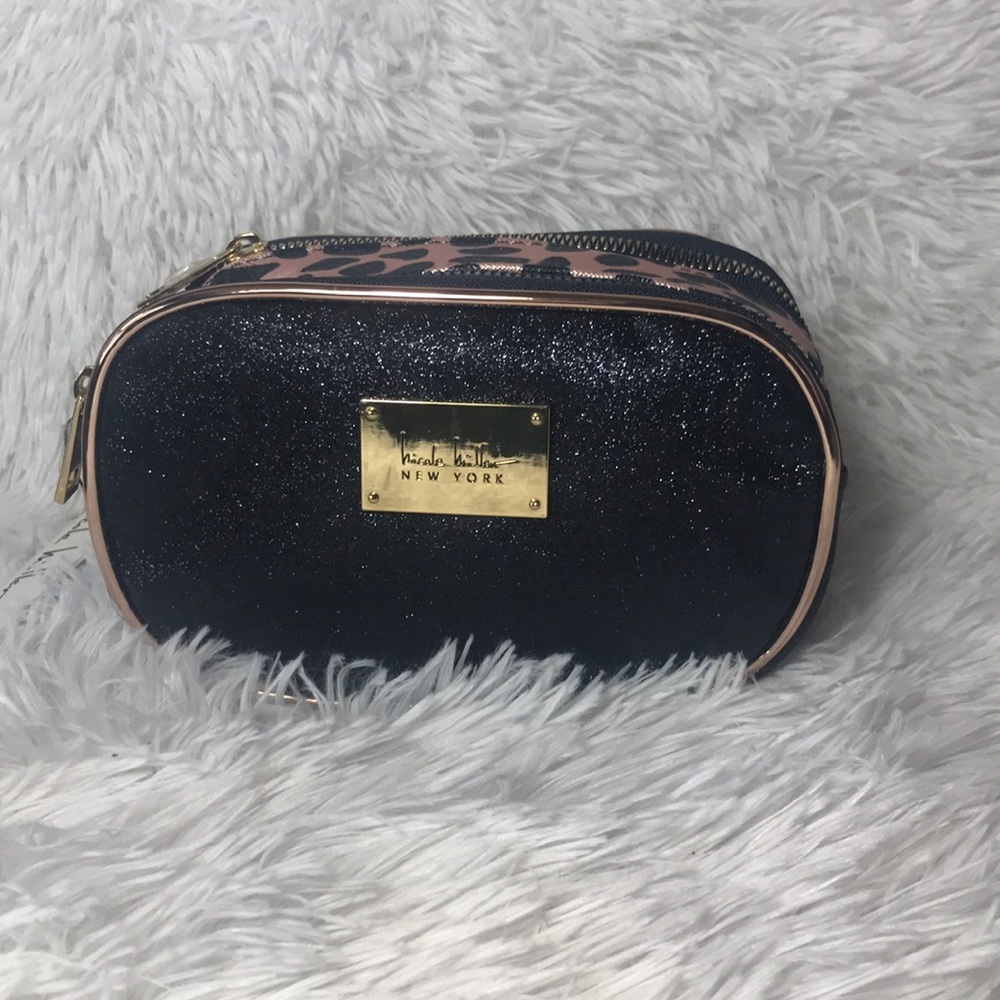 Beautiful Nicole Miller makeup bag